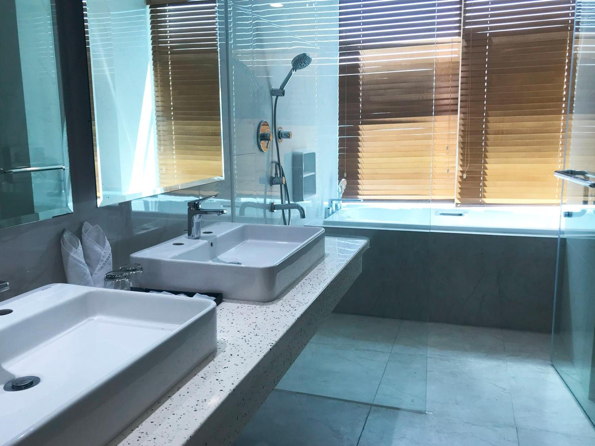 Labersa Hotel & Convention Center Samosir Sinapuran Экстерьер фото