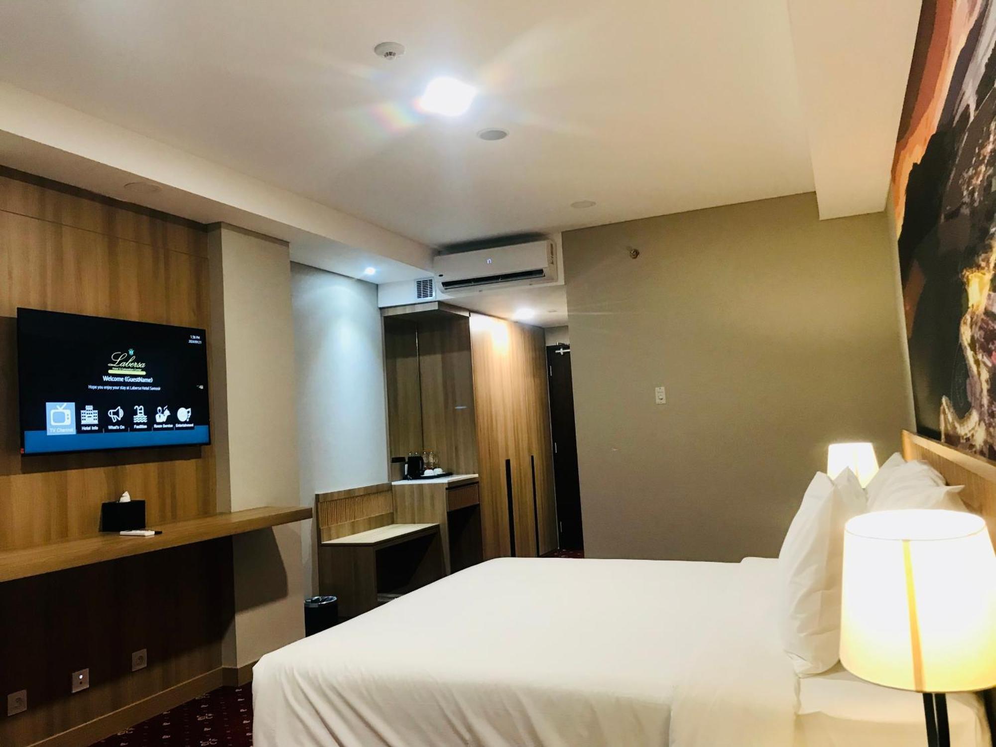 Labersa Hotel & Convention Center Samosir Sinapuran Экстерьер фото