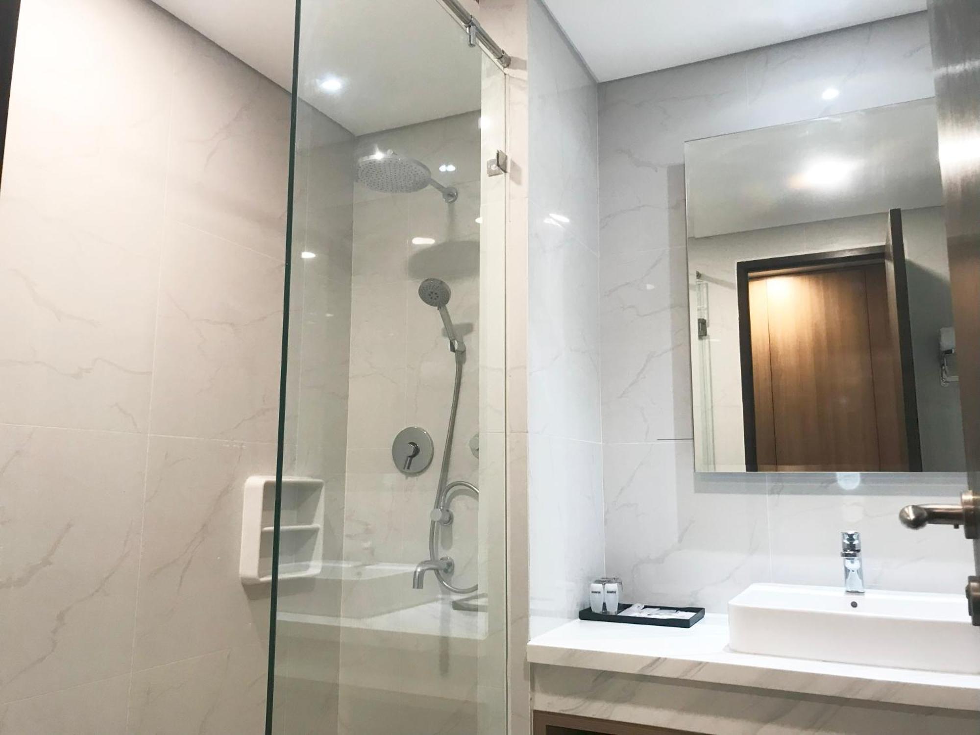 Labersa Hotel & Convention Center Samosir Sinapuran Экстерьер фото