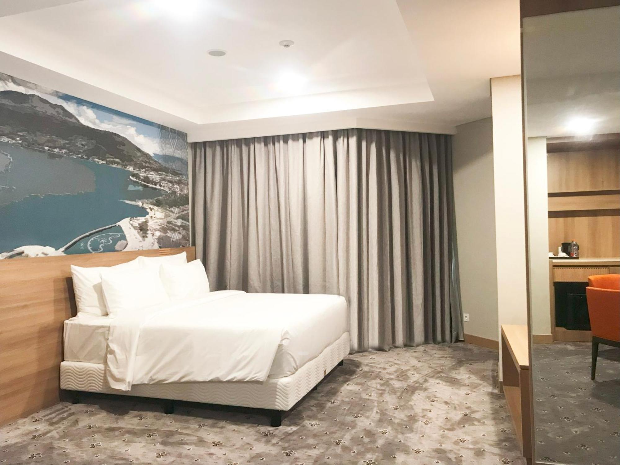 Labersa Hotel & Convention Center Samosir Sinapuran Экстерьер фото