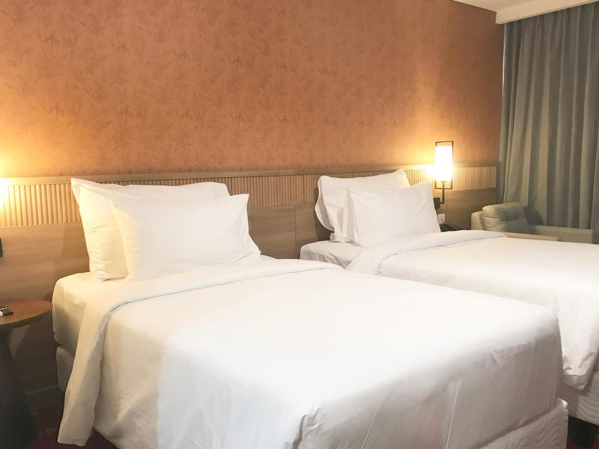 Labersa Hotel & Convention Center Samosir Sinapuran Экстерьер фото