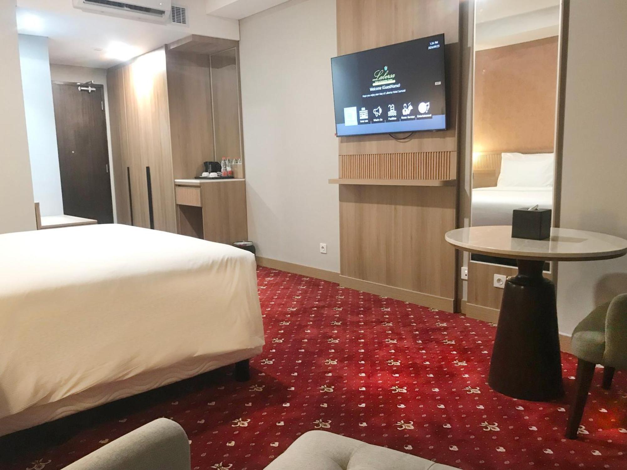 Labersa Hotel & Convention Center Samosir Sinapuran Экстерьер фото