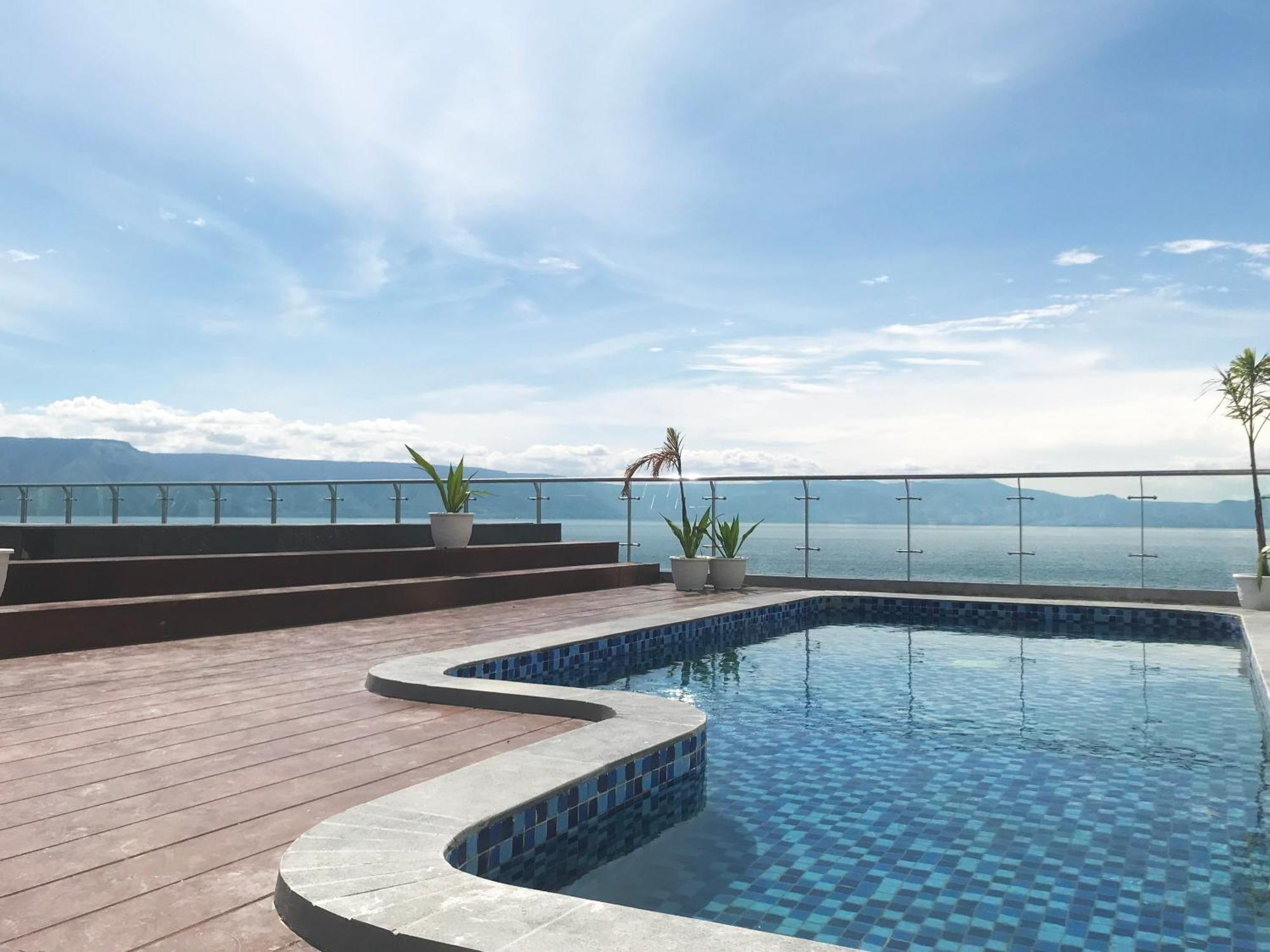 Labersa Hotel & Convention Center Samosir Sinapuran Экстерьер фото